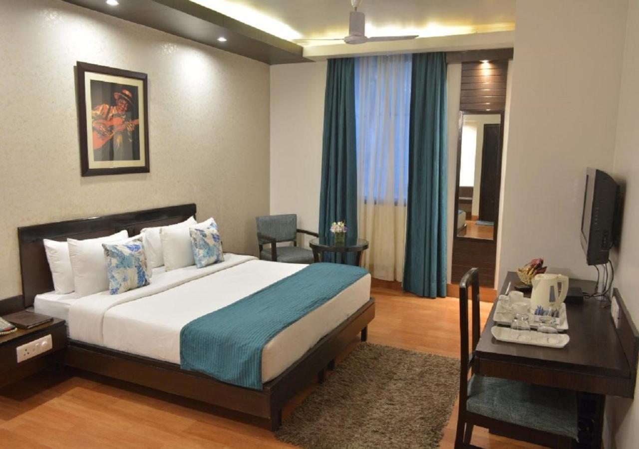 Hotel Rockland Panchsheel Enclave New Delhi Exterior photo